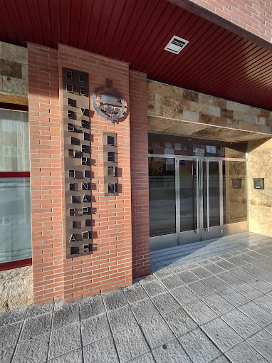 LEÓN - ENTRADA COLEGIO.jpg